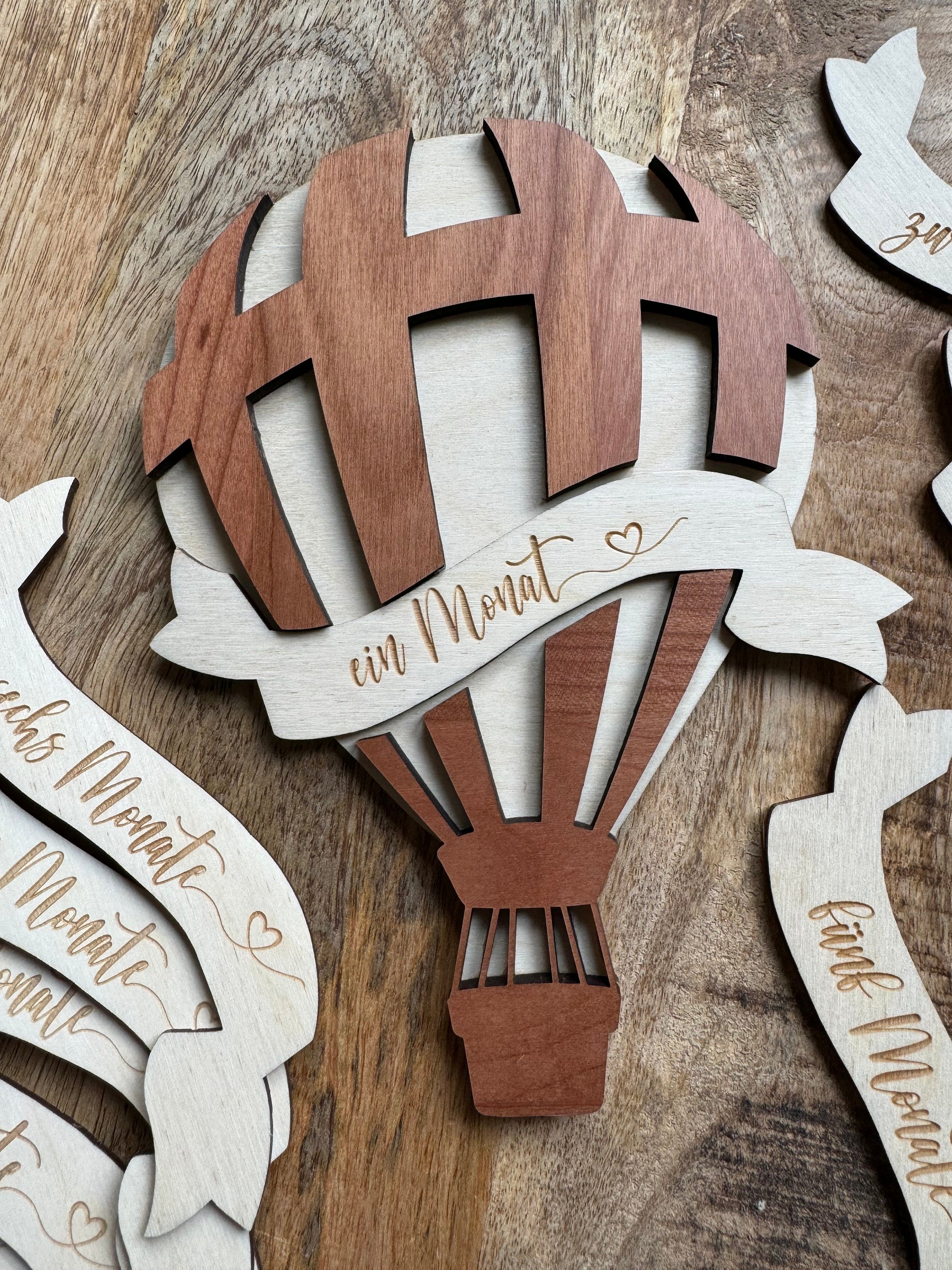 Baby Meilensteinkarten Holz Heißluftballon Set, Baby Meilensteine erstes Jahr, Fotorequisite Baby, Geschenk Geburt Babyparty