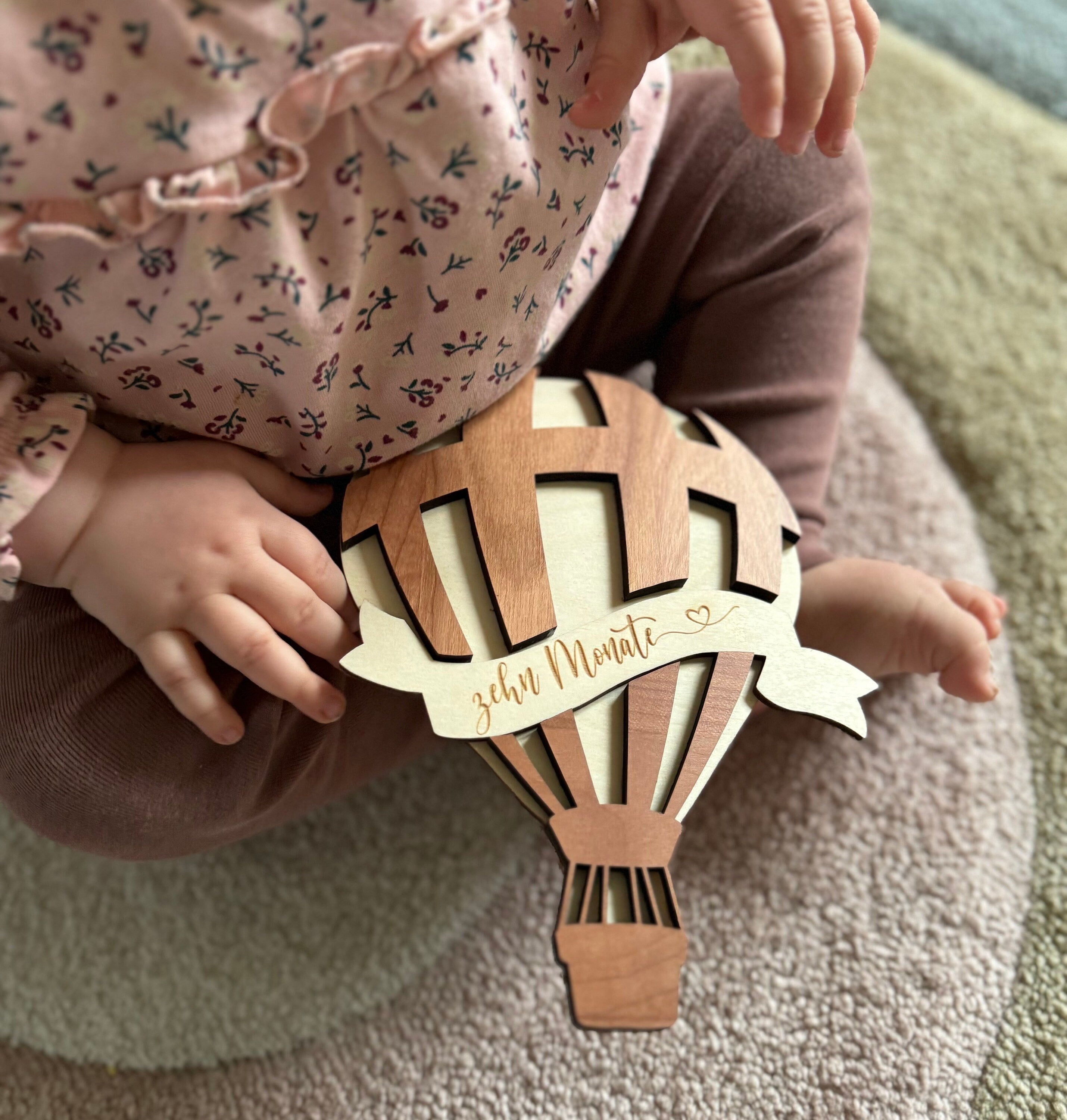 Baby Meilensteinkarten Holz Heißluftballon Set, Baby Meilensteine erstes Jahr, Fotorequisite Baby, Geschenk Geburt Babyparty