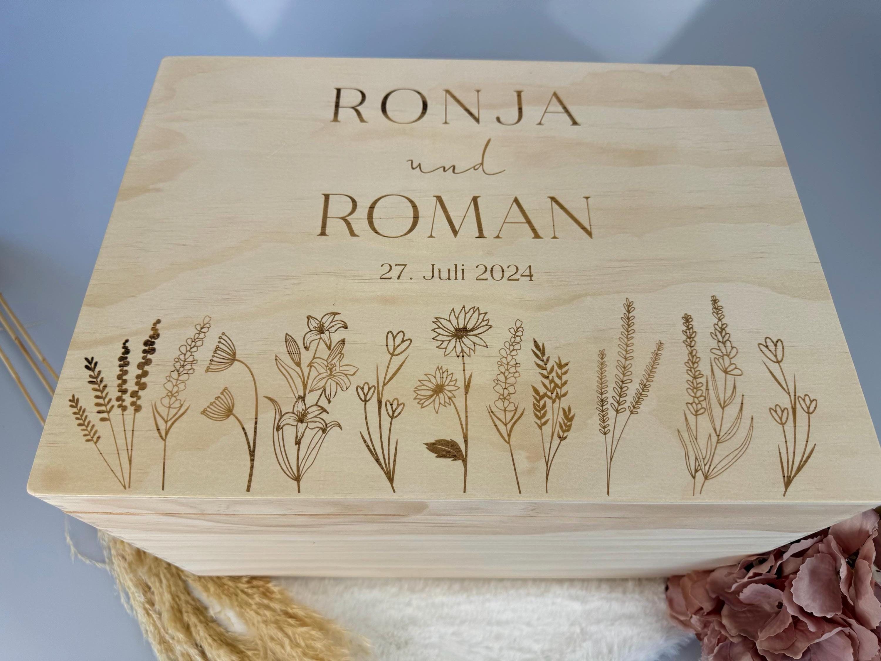 Hochzeitsgeschenk personalisiert, Erinnerungsbox aus Holz, personalisierte Kiste, Holzkiste, Aufbewahrung, Geschenk Hochzeit, Hochzeitspost
