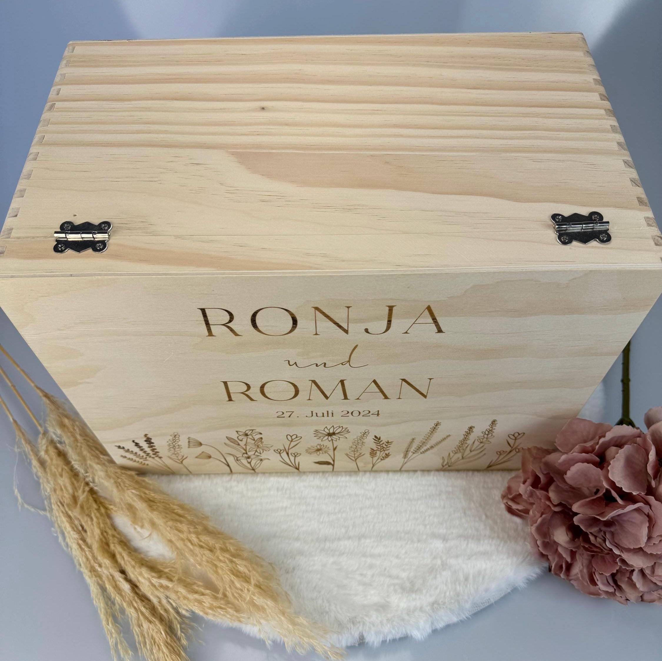 Hochzeitsgeschenk personalisiert, Erinnerungsbox aus Holz, personalisierte Kiste, Holzkiste, Aufbewahrung, Geschenk Hochzeit, Hochzeitspost