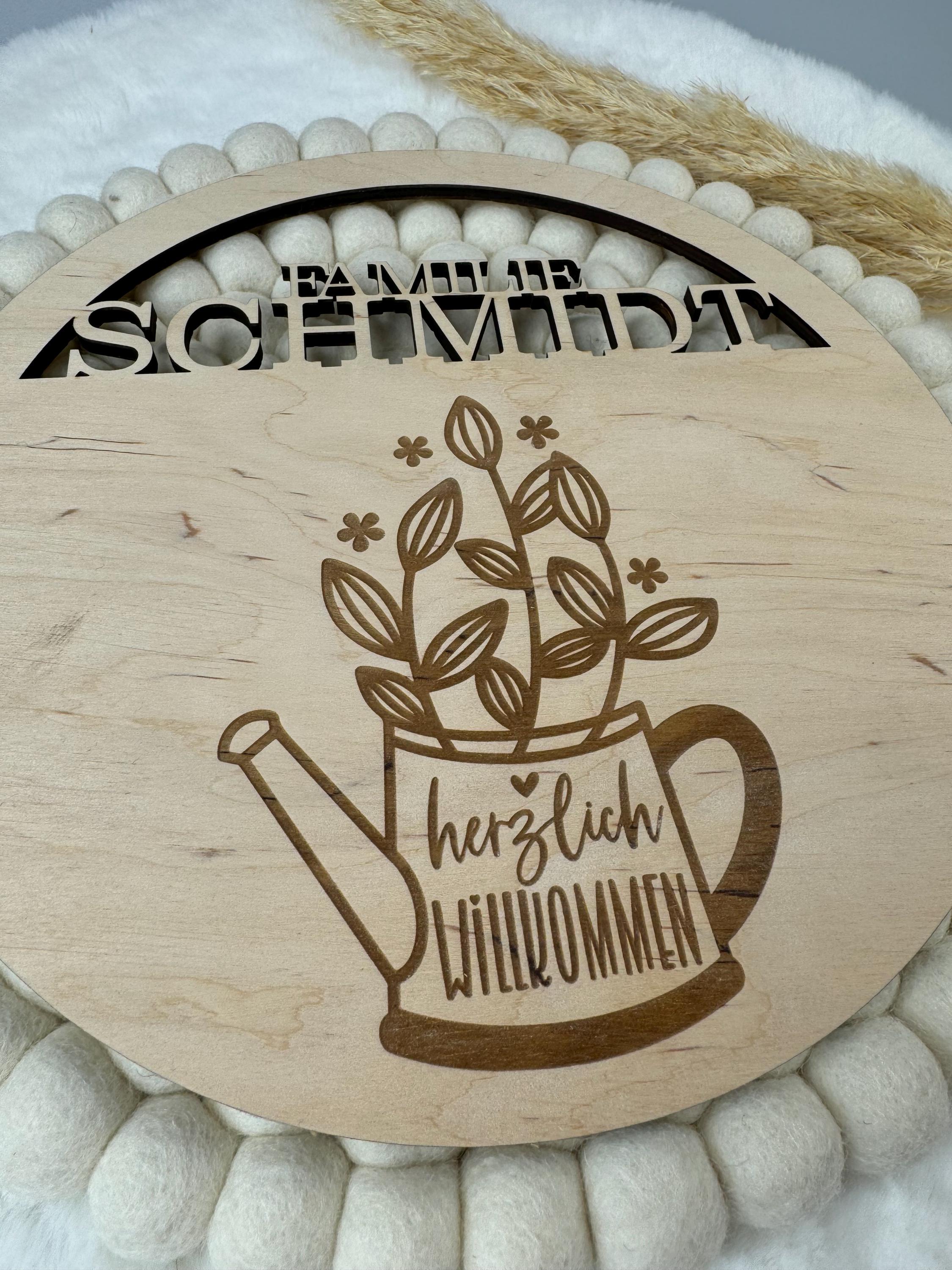 Personalisiertes Holzschild für die Haustür – Holzring mit Familiennamen | Willkommensschild „Herzlich Willkommen“