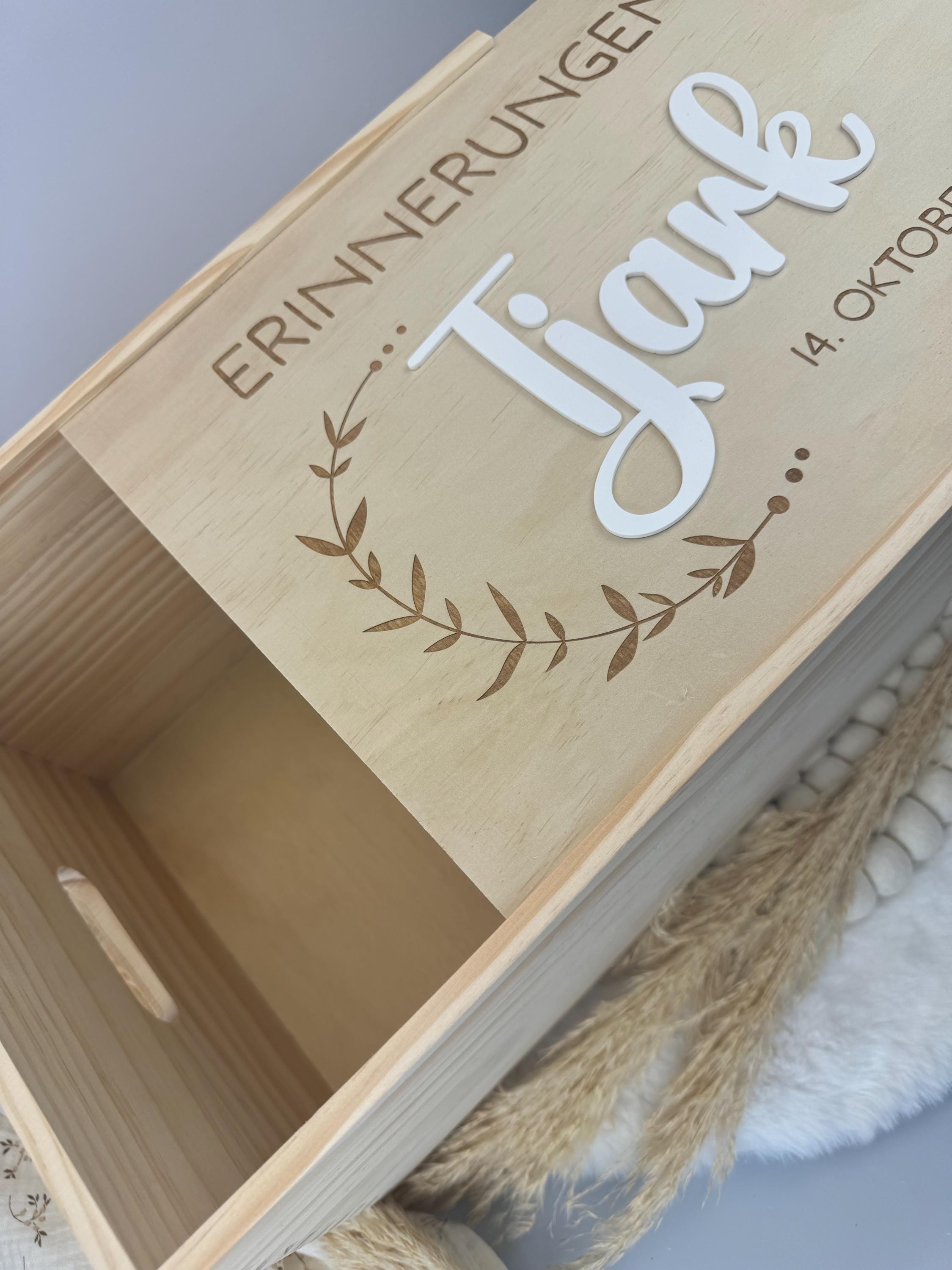 Personalisierte Erinnerungskiste aus Holz mit Namen, Baby Erinnerungskiste Gravur, Geschenk Geburt Taufe Baby, Erinnerungsbox Kind