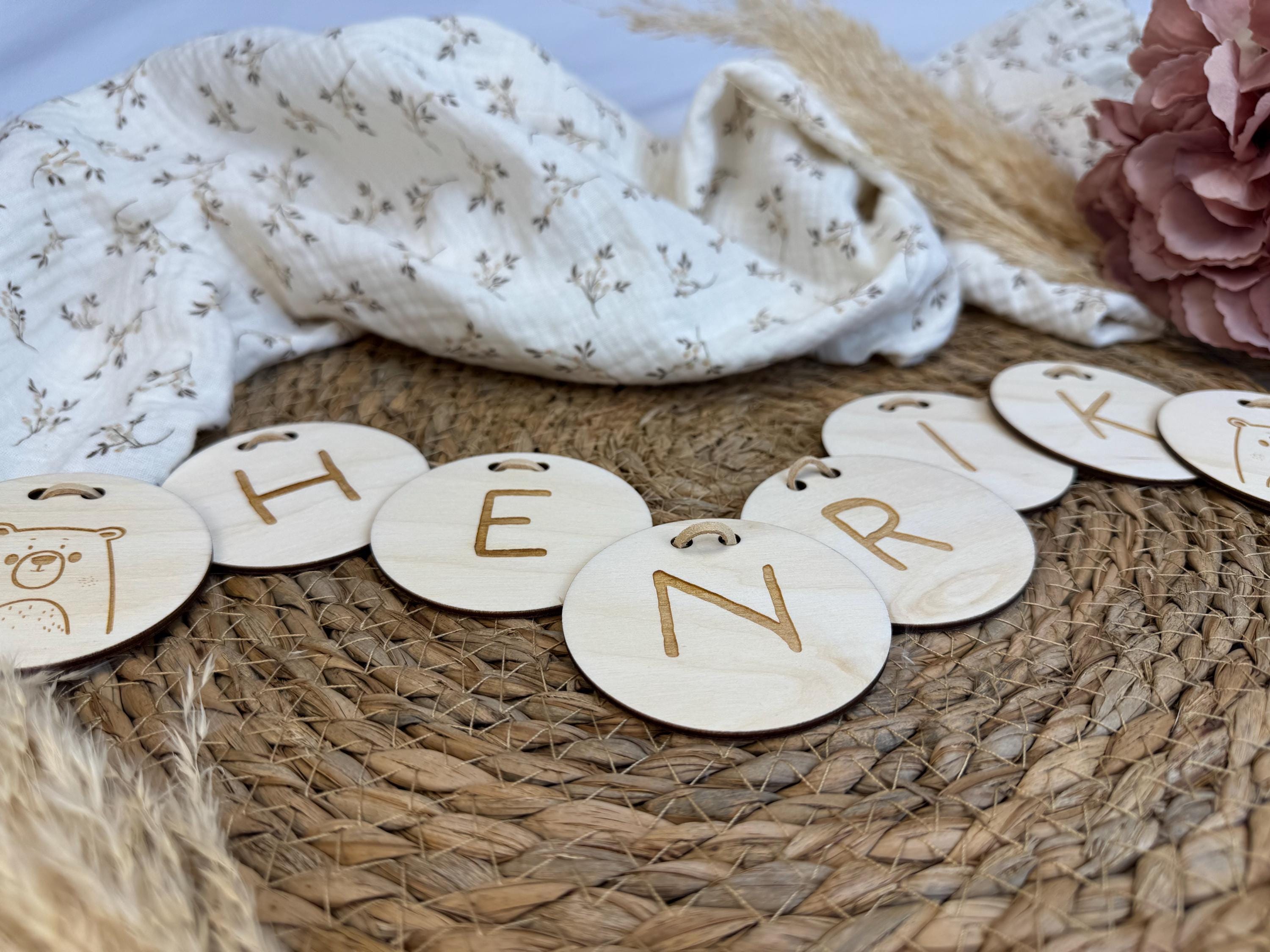 Personalisierte Wimpelkette aus Holz mit Namen, Namenskette Kinderzimmer Deko, Baby Girlande Holz, Geschenk Geburt Babyparty Taufe