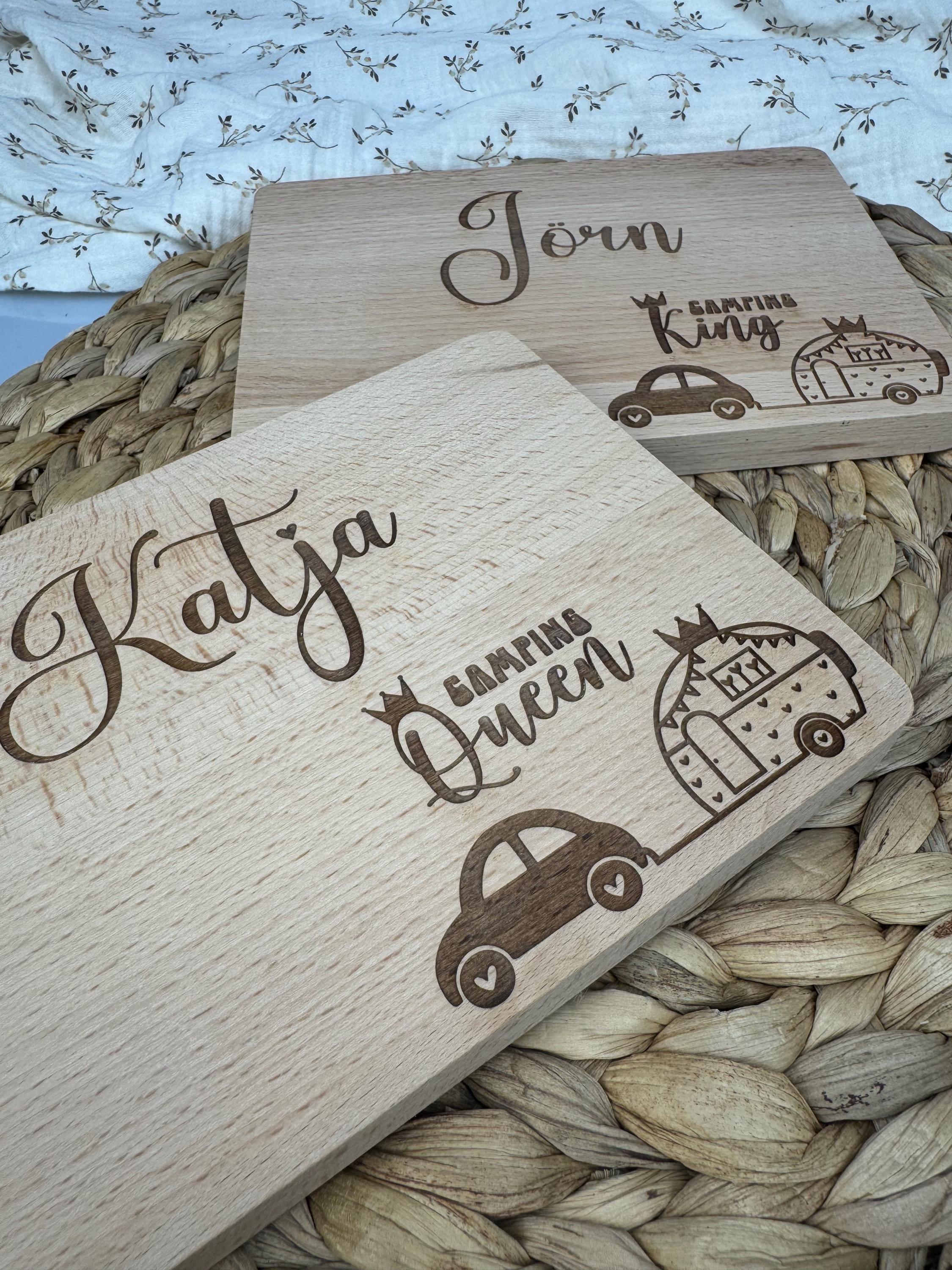 Personalisiertes Camping Frühstücksbrett mit Name aus Holz, Brettchen Camping Geschenk, Frühstücksbrett Camper Wohnmobil