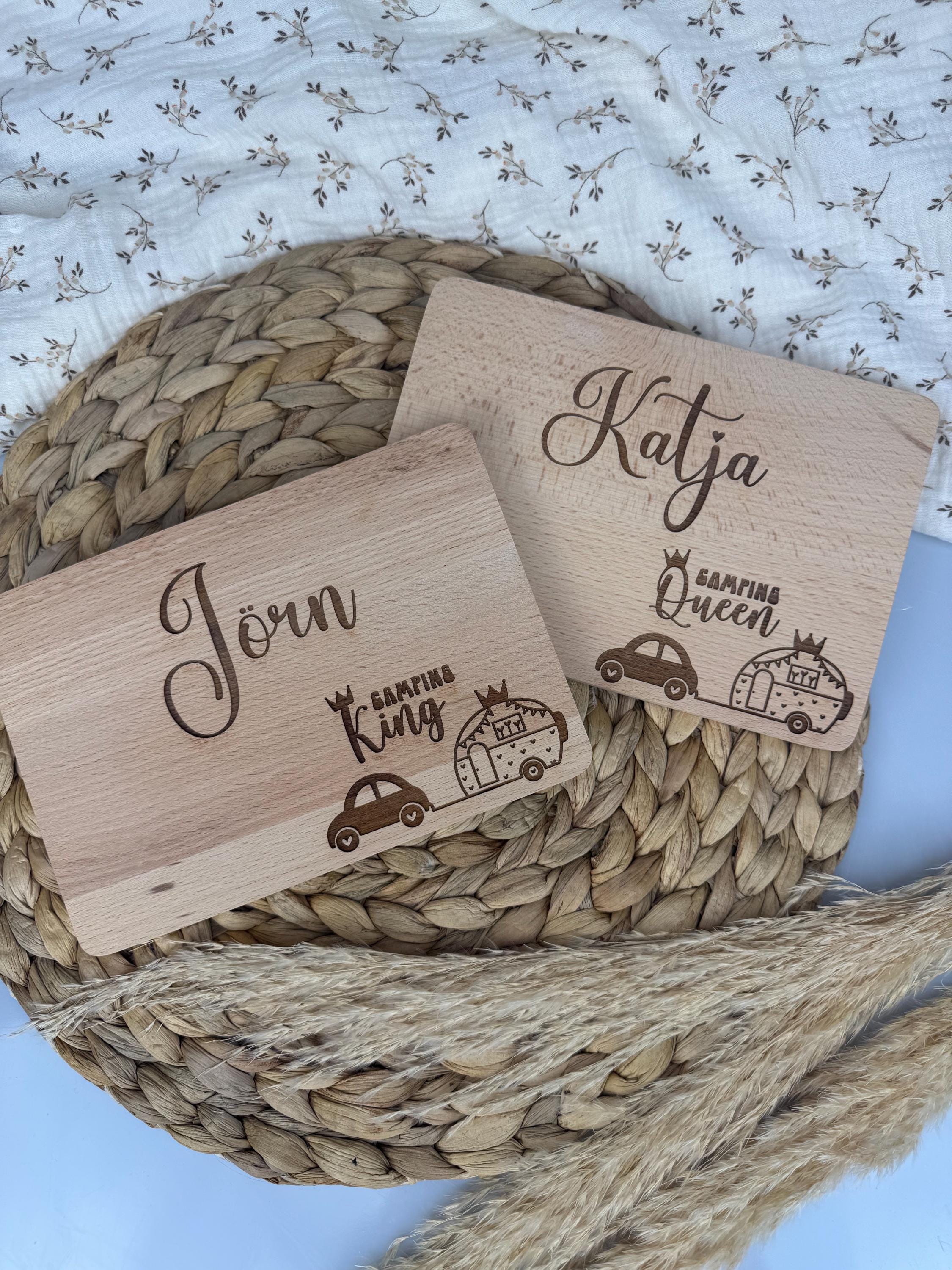 Personalisiertes Camping Frühstücksbrett mit Name aus Holz, Brettchen Camping Geschenk, Frühstücksbrett Camper Wohnmobil