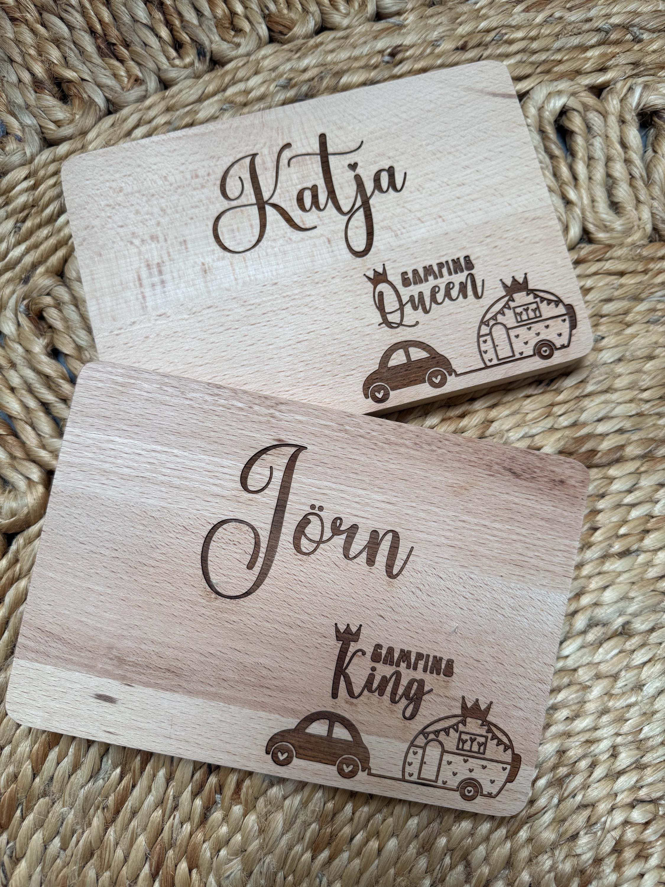 Personalisiertes Camping Frühstücksbrett mit Name aus Holz, Brettchen Camping Geschenk, Frühstücksbrett Camper Wohnmobil