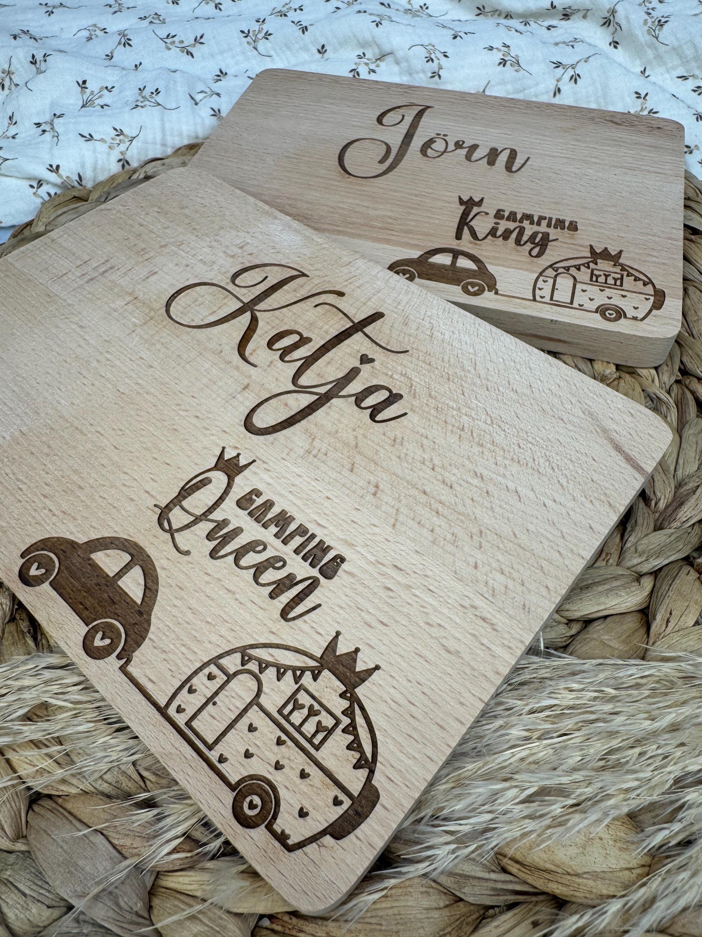 Personalisiertes Camping Frühstücksbrett mit Name aus Holz, Brettchen Camping Geschenk, Frühstücksbrett Camper Wohnmobil
