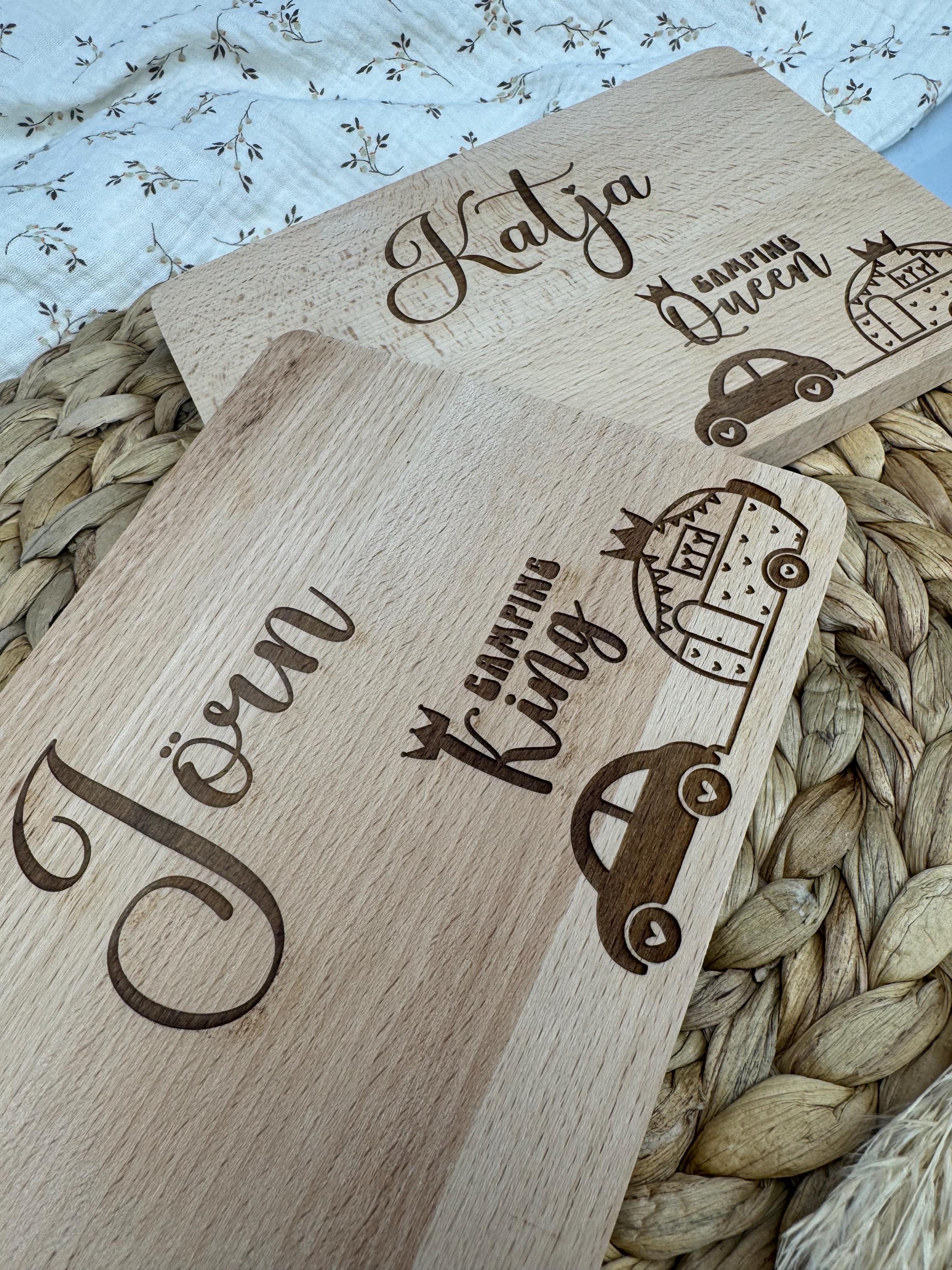 Personalisiertes Camping Frühstücksbrett mit Name aus Holz, Brettchen Camping Geschenk, Frühstücksbrett Camper Wohnmobil
