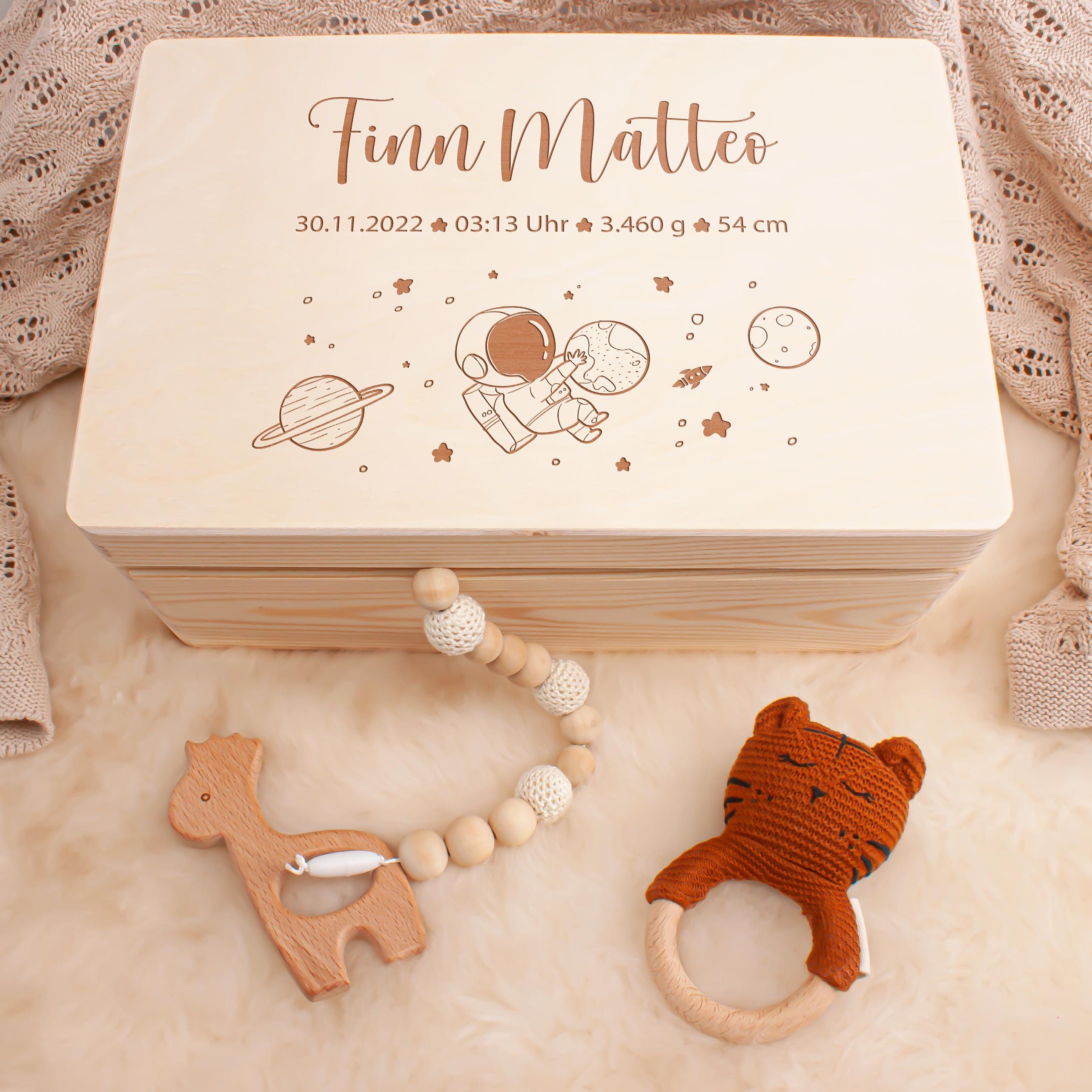 Erinnerungskiste Baby personalisiert Erinnerungsbox aus Holz Holzkiste mit Name, Astronaut & Geburtsdaten Geschenk zur Geburt