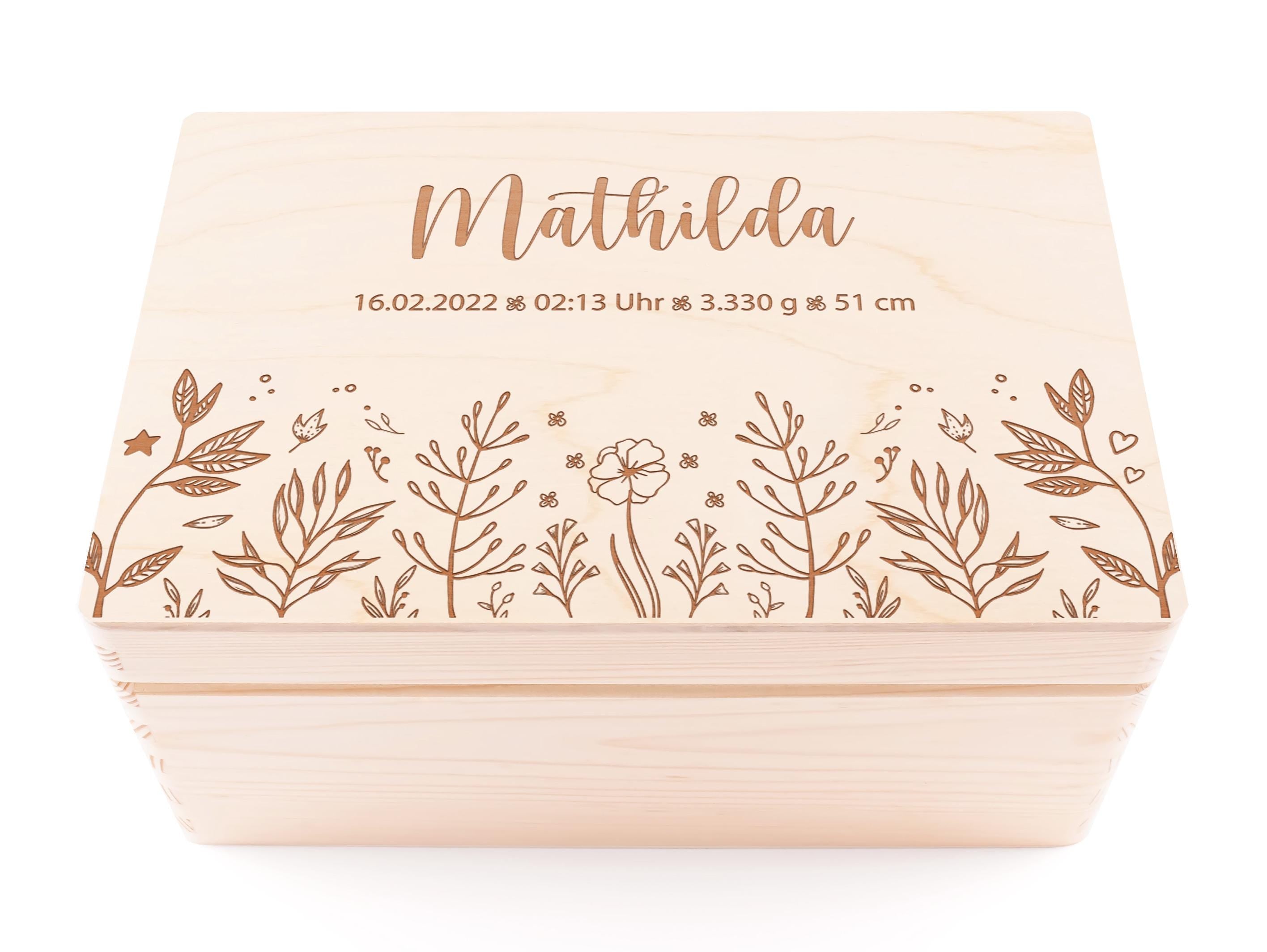Erinnerungskiste Baby personalisiert  | Holzkiste mit Name & Geburtsdaten "Blumenwiese" | Geschenk zur Geburt oder Taufe