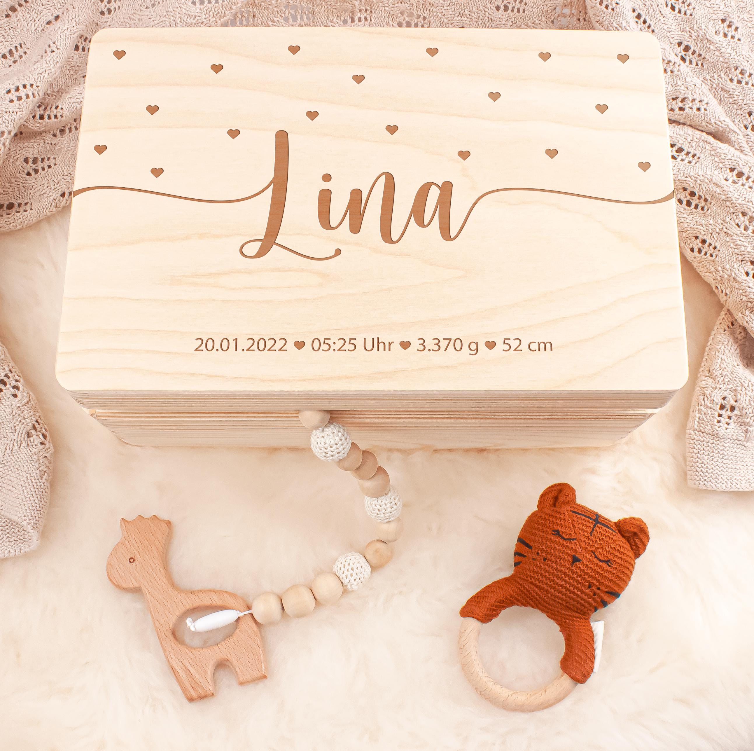Erinnerungskiste Baby personalisiert aus Holz | Holzkiste mit Name, Herzchen Geburtsdaten Geschenk zur Geburt