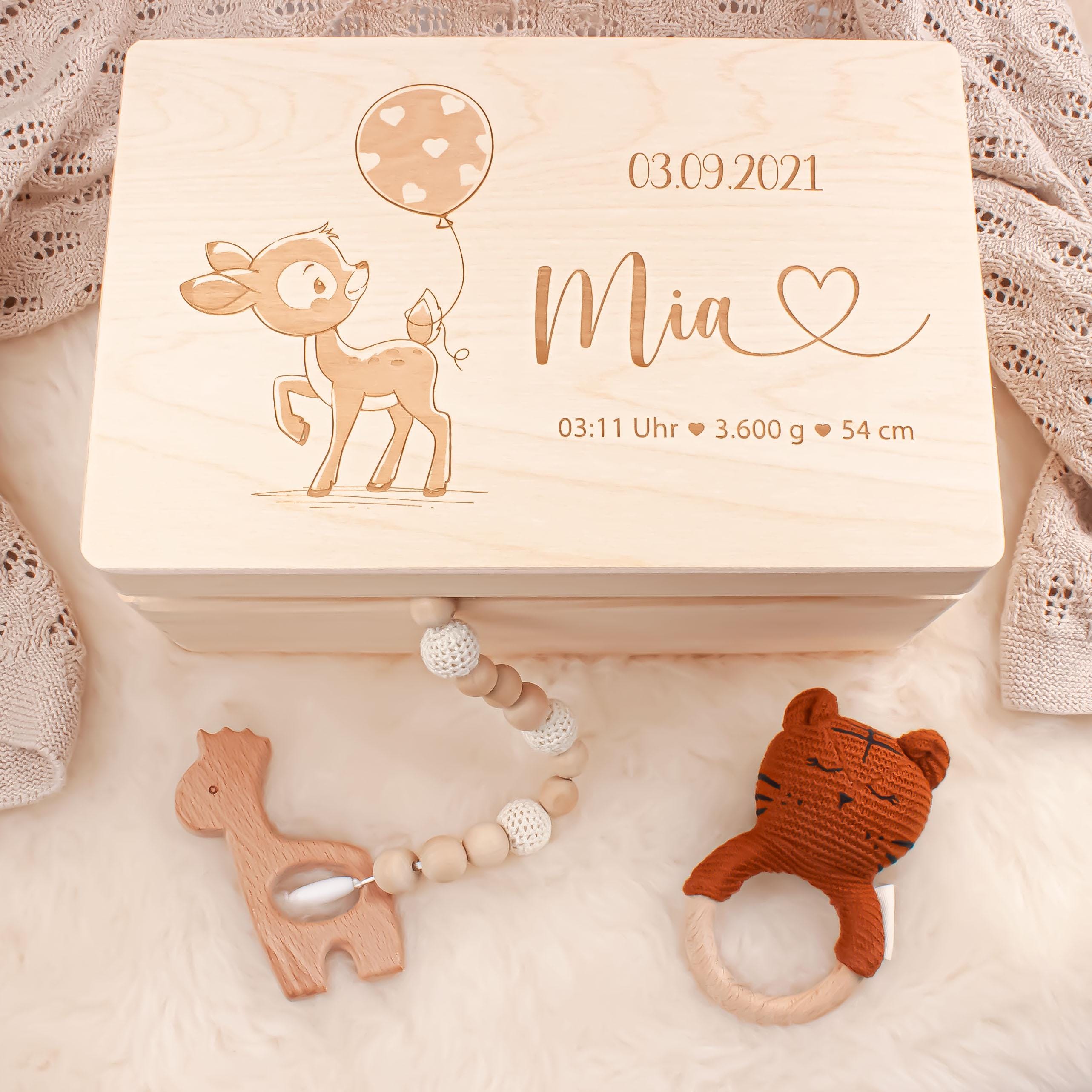 Erinnerungskiste Baby personalisiert aus Holz | Holzkiste mit Name & Geburtsdaten "Reh" | Geschenk zur Geburt oder Taufe
