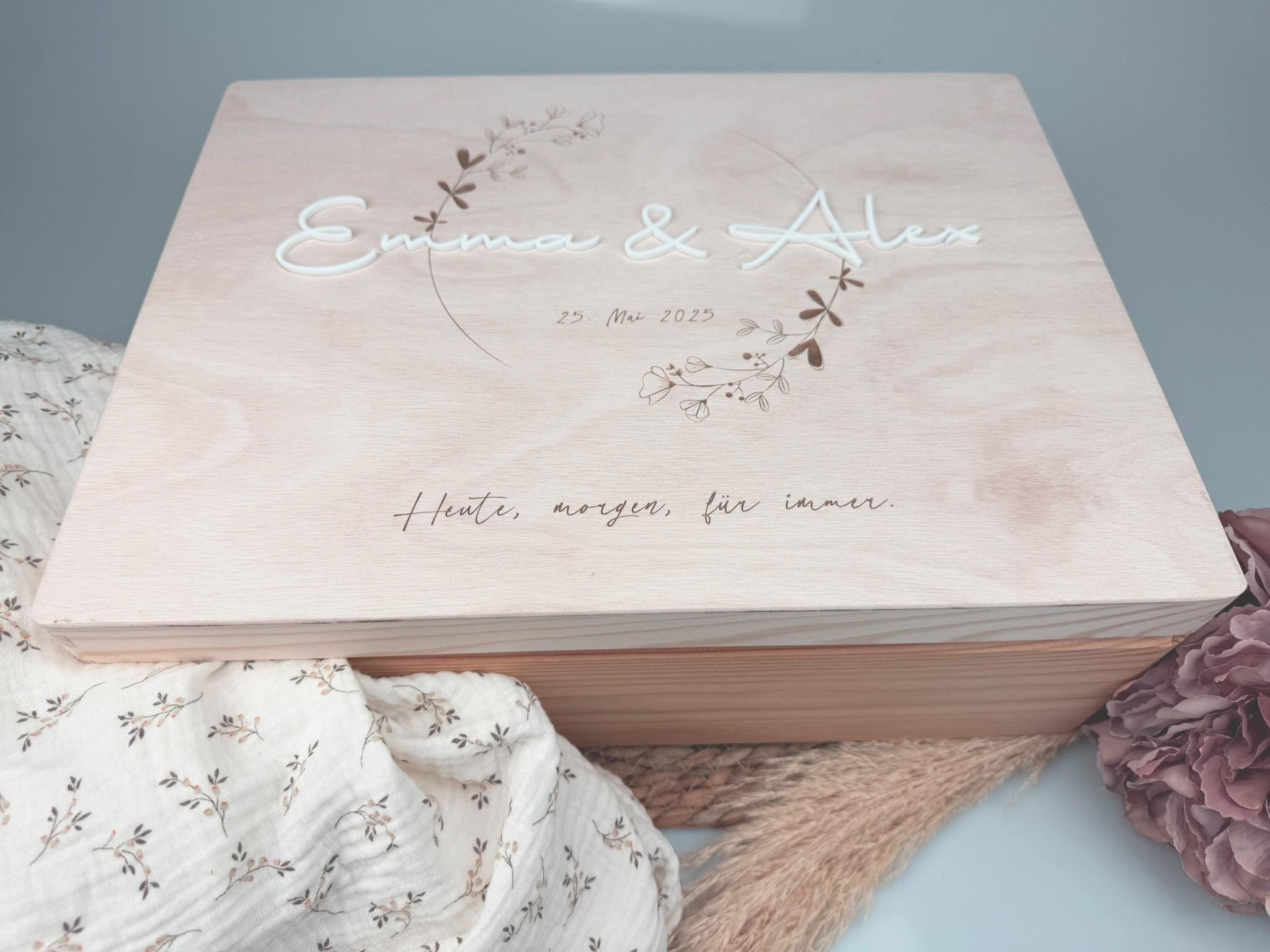 Holzbox personalisiert mit Namen Datum Erinnerungsbox Hochzeit Geschenk Verlobung Jahrestag Brautpaar