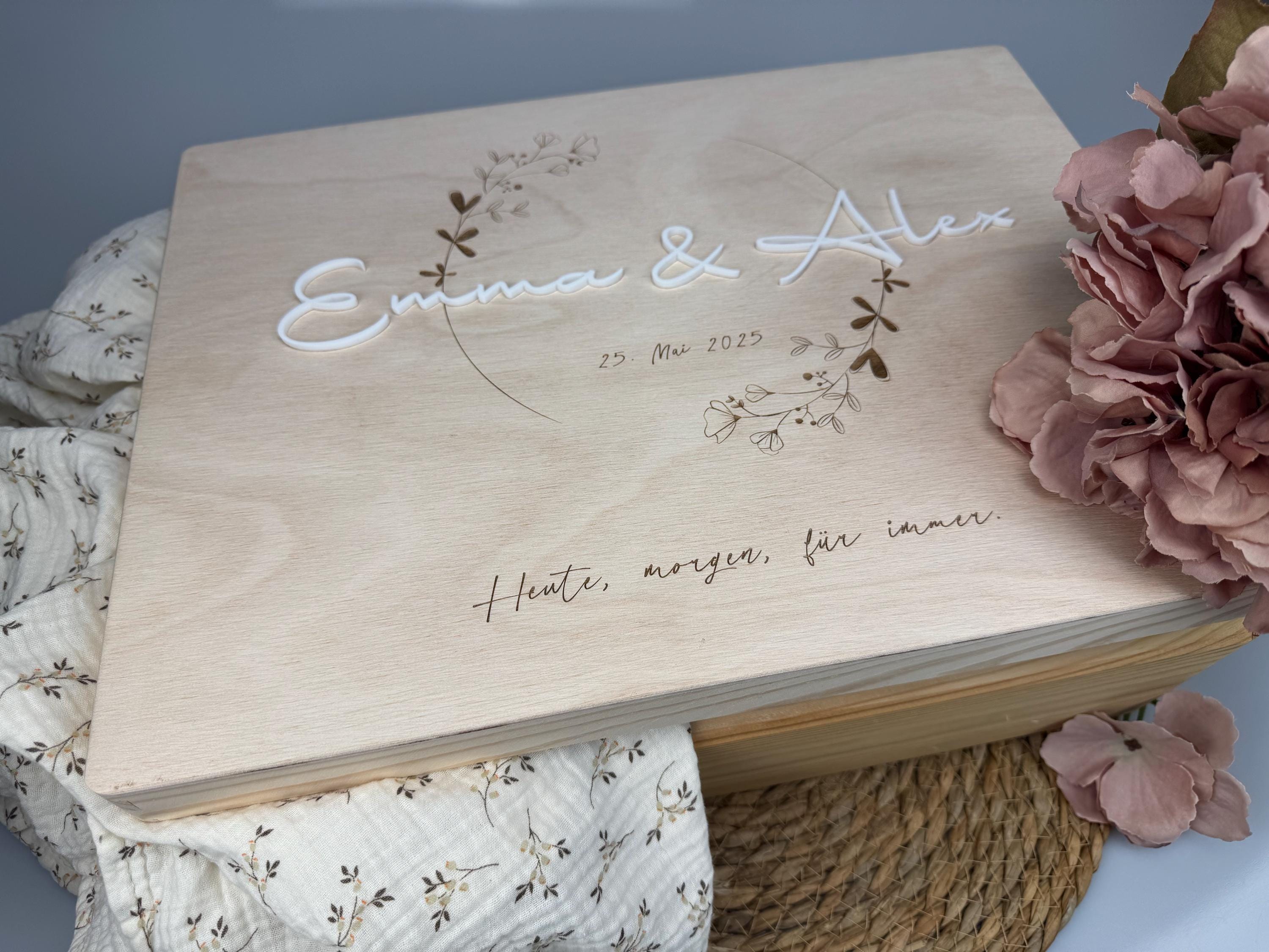 Holzbox personalisiert mit Namen Datum Erinnerungsbox Hochzeit Geschenk Verlobung Jahrestag Brautpaar