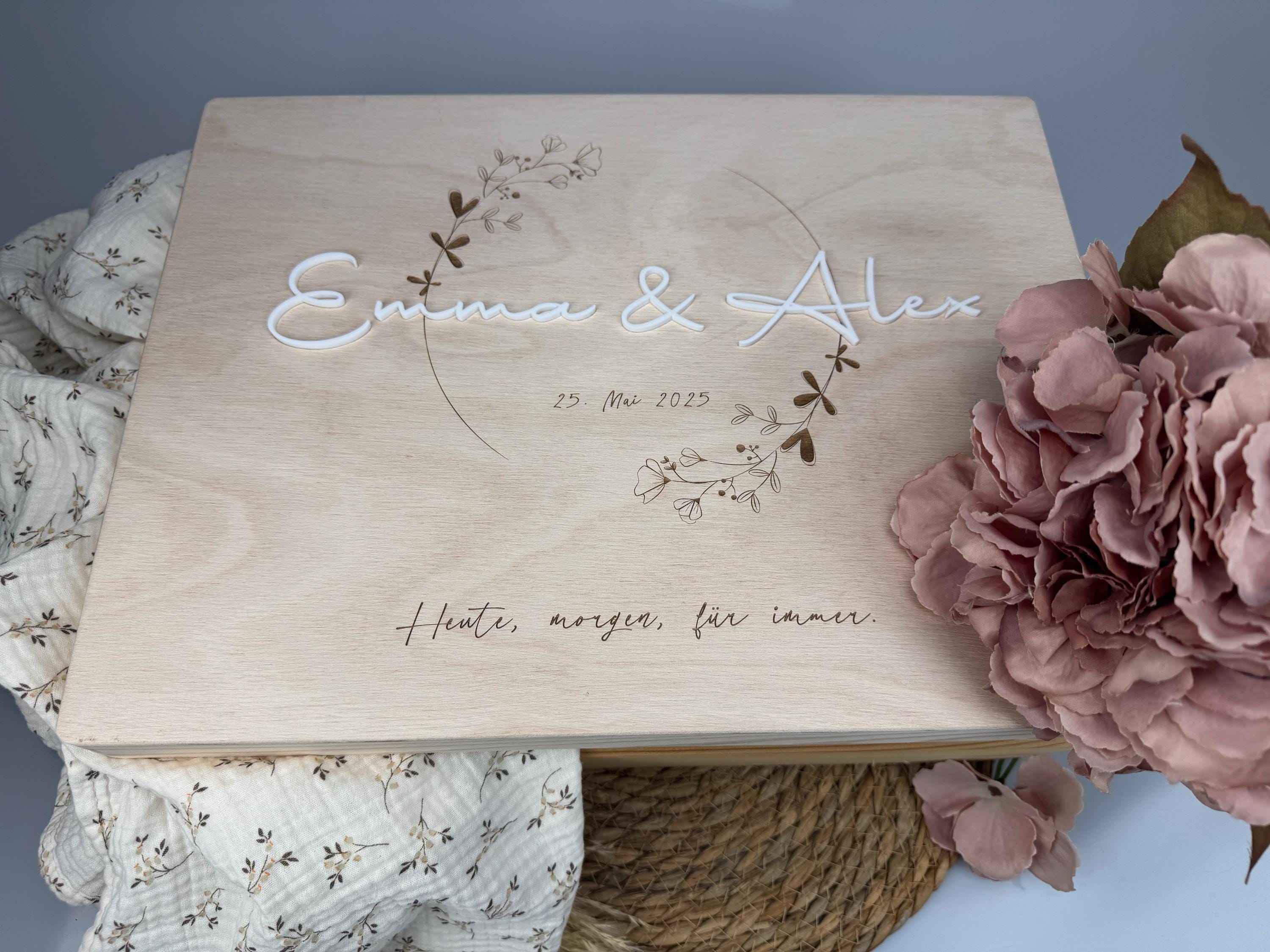 Holzbox personalisiert mit Namen Datum Erinnerungsbox Hochzeit Geschenk Verlobung Jahrestag Brautpaar